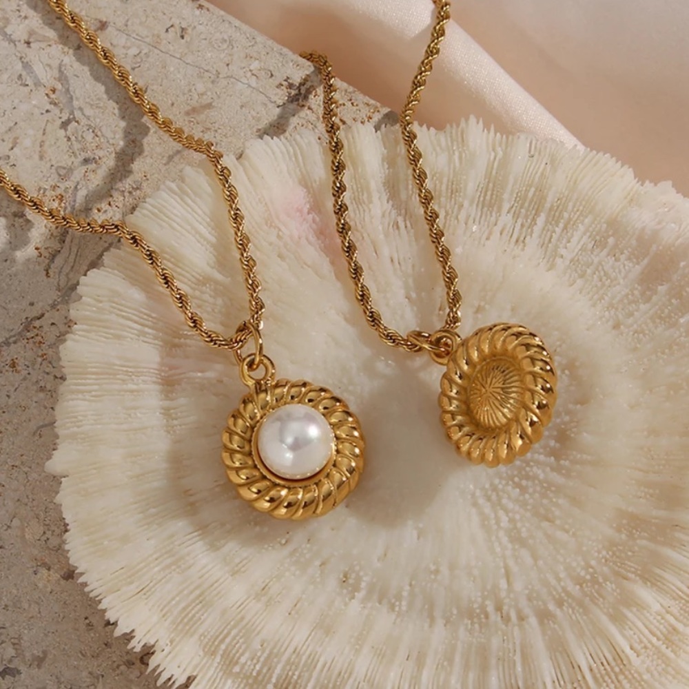 Waterproof gold plated twist round pendant - Picture 2 of 3